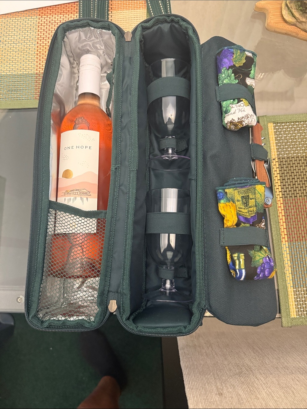 PICNIC AT ASCOT Wine for 2 Insulated Bag. Picnic style includes opener & glasses